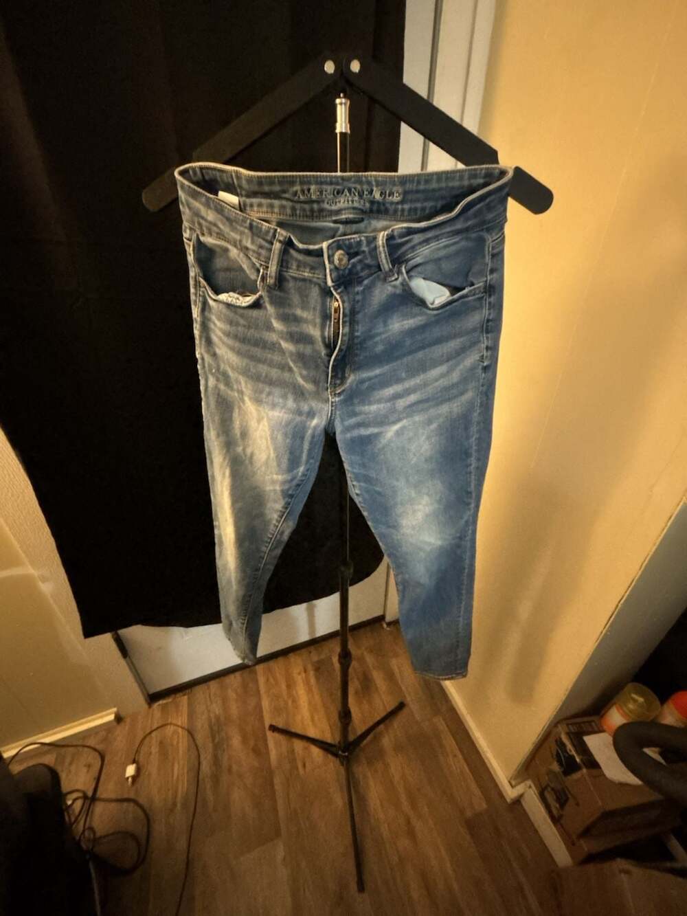 American Eagle Super Stretch X Distressed Blue Jeans Size 8 Short